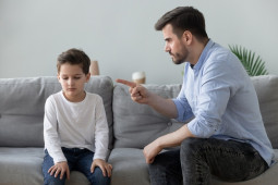 How To Recognize Signs Of Emotionally Manipulative Parenting